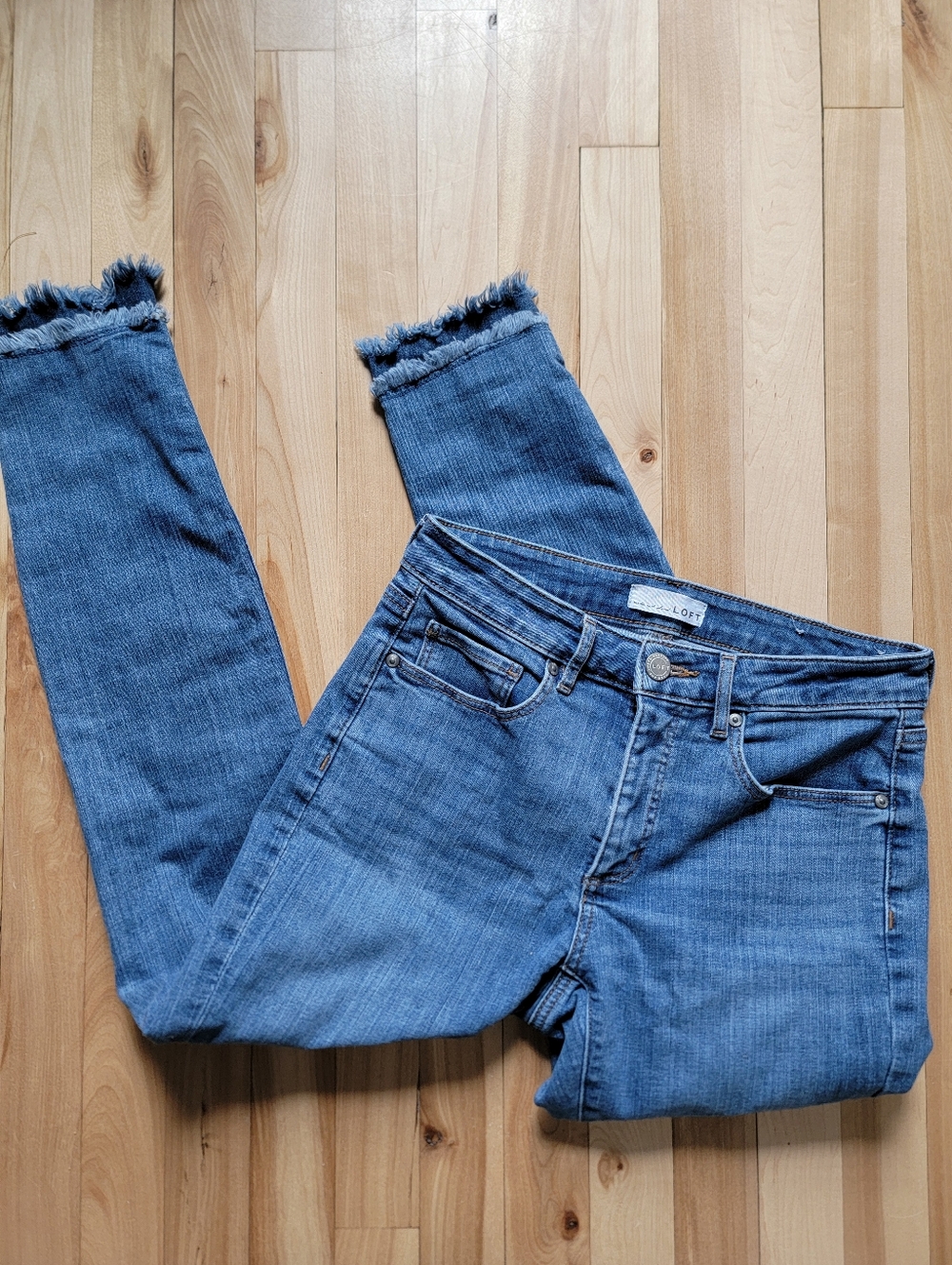 LOFT Medium Blue Frayed-Hem Curvy Skinny Ankle Jeans Size 26 / 2